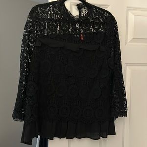 Lace black top